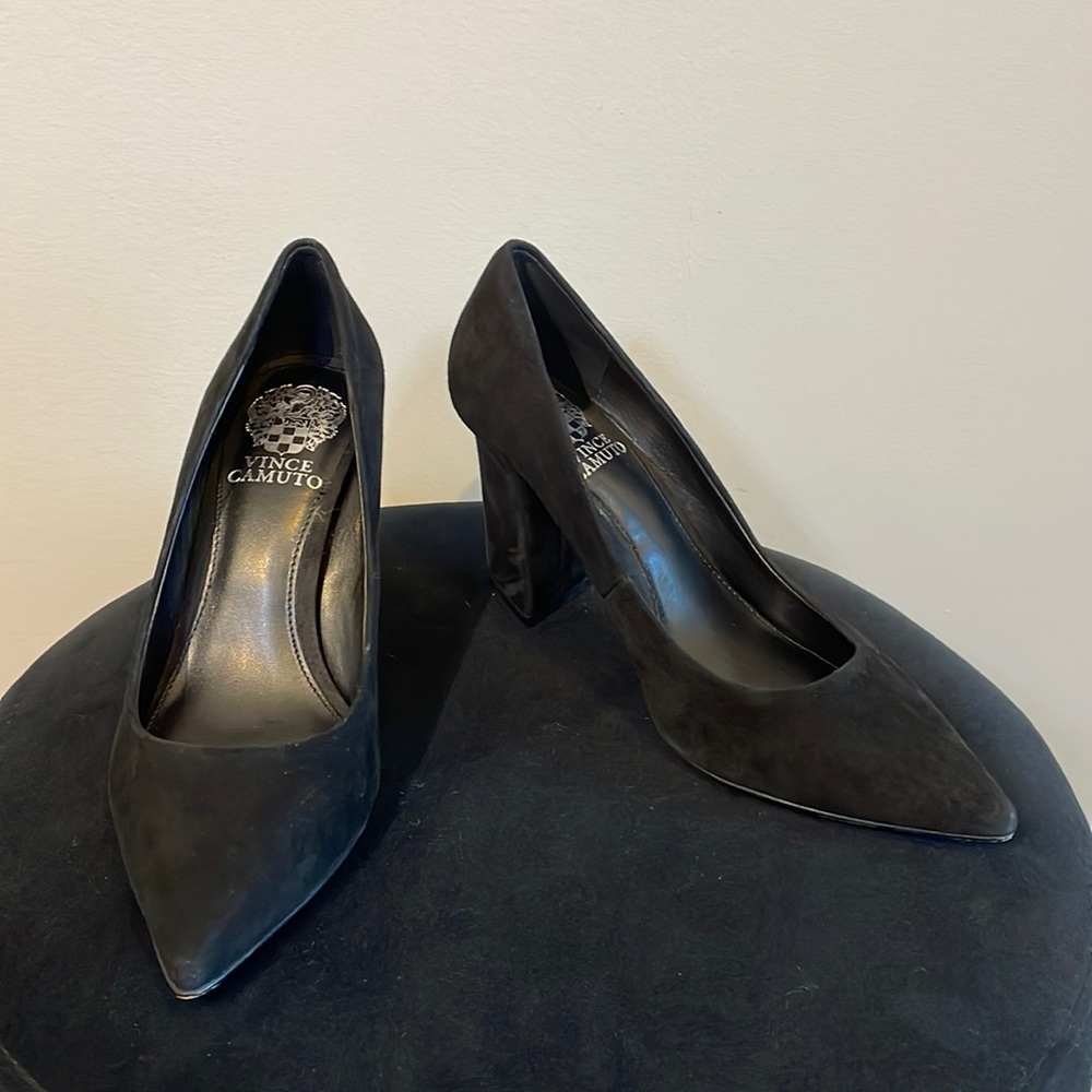Vince Camuto Suede Pointy Toe High Heel Size 8 Black
